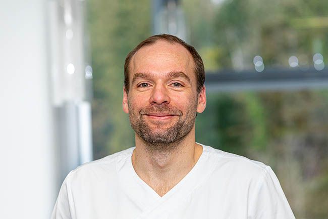 Christoph Burkl, Ärztlicher Leiter der Abteilung für Schmerzmedizin und konservative Orthopädie an der RoMed Klinik Prien am Chiemsee Christoph Burkl, Ärztlicher Leiter der Abteilung für Schmerzmedizin und konservative Orthopädie an der RoMed Klinik Prien am Chiemsee