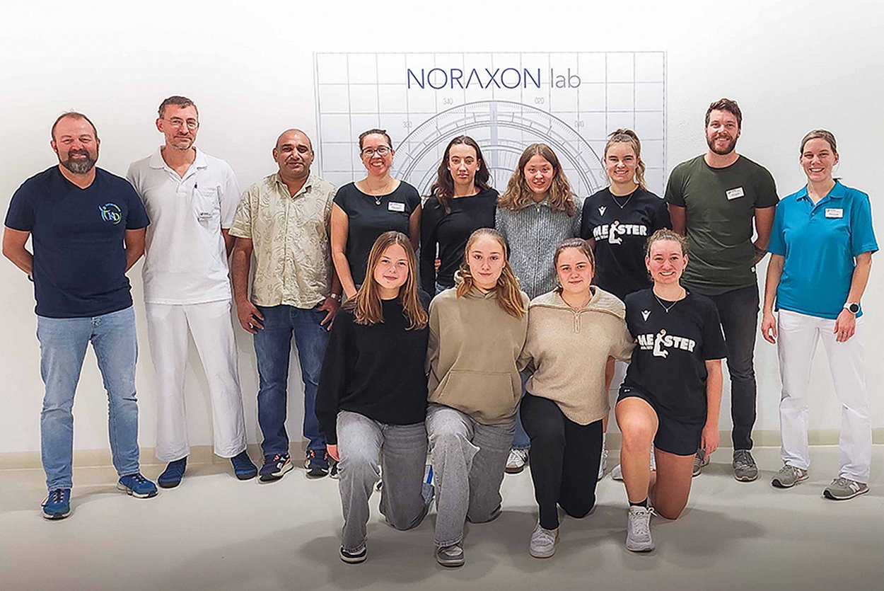 Das Bild zeigt einige der TSV-1880-Athleten des Wasserburger Basketballer-Nachwuchses, die zum Fitness-Check kamen mit dem Team des Aiblinger RoMed-Bewegungslabors unter der ärztlichen Leitung von Dr. Jan Rieken (2.v.l.) mit Unterstützer Christof Köck (1.v.l.) Fotograf: Alexander Brosch