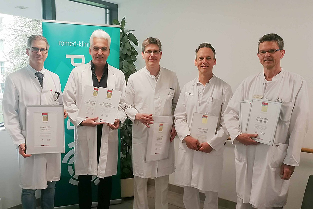 Ausgezeichnete Fachkompetenz im RoMed-Verbund: (v.l.): Prof. Dr. Kai Nowak, Dr. Ertan Mergen, Prof. Dr. Stefan von Delius, Prof. Dr. Christian Zeckey, Prof. Dr. Stephan Budweiser Ausgezeichnete Fachkompetenz im RoMed-Verbund: (v.l.): Prof. Dr. Kai Nowak, Dr. Ertan Mergen, Prof. Dr. Stefan von Delius, Prof. Dr. Christian Zeckey, Prof. Dr. Stephan Budweiser