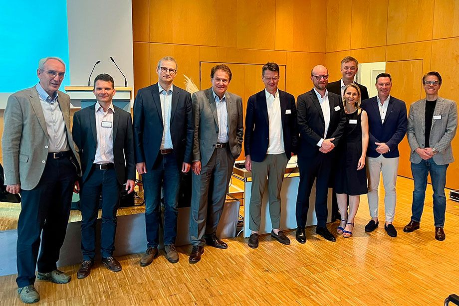 Organisatoren und Referenten des Rosenheimer Kardiologietages: v.l.n.r.: Prof. Dr. Wolfgang von Scheidt, Dr. Stefan Gozolits, PD Dr. Thomas Pusl, Dr. Uwe Biller, Prof. Dr. Christian Thilo, Dr. Jan Kaufmann, Prof. Dr. Teresa Trenkwalder, Dr. Matthias Keller, Prof. Dr. Christian Tesche, Prof. Dr. Tobias Reude Organisatoren und Referenten des Rosenheimer Kardiologietages: v.l.n.r.: Prof. Dr. Wolfgang von Scheidt, Dr. Stefan Gozolits, PD Dr. Thomas Pusl, Dr. Uwe Biller, Prof. Dr. Christian Thilo, Dr. Jan Kaufmann, Prof. Dr. Teresa Trenkwalder, Dr. Matthias Keller, Prof. Dr. Christian Tesche, Prof. Dr. Tobias Reude