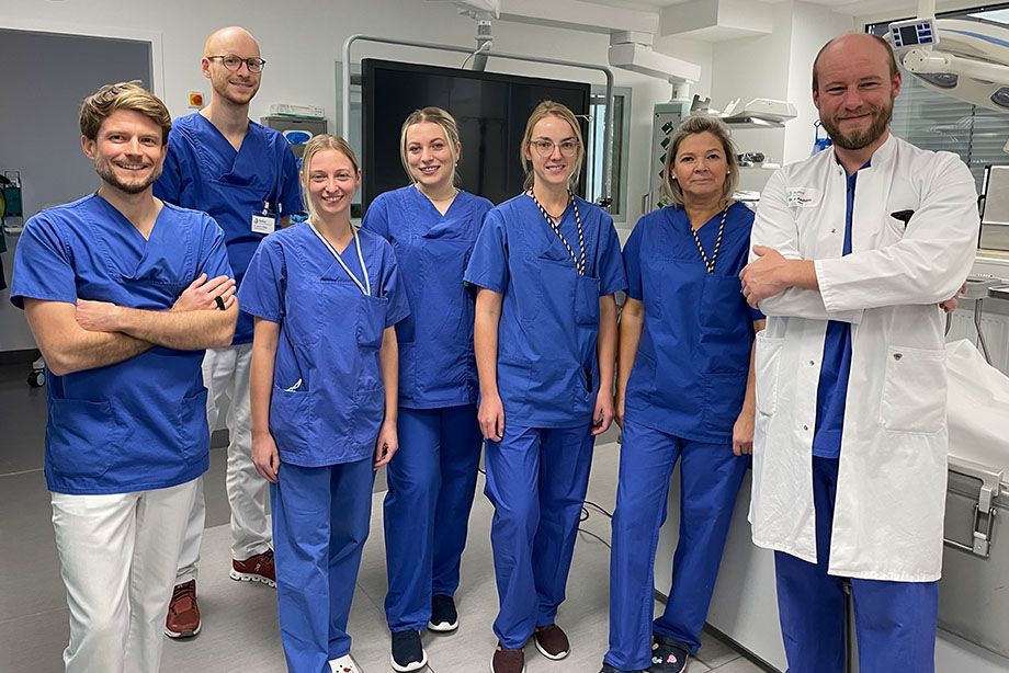 Das Team der Abteilung Elektrophysiologie freut sich über die Auszeichnung. (v.l.n.r.) Dr. Christophe Huber, Dr. Constantin Göbel, Marina Huber, Lejla Kevro, Kathrin Küster, Margot Machura und Ärztlicher Leiter Dr. Jan Kaufmann