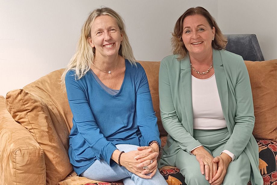 v.l.: Claudia Kleindorfer, Fachkraft Netzwerk 18, und Astrid Schenck, Leiterin Sozial- und Entlassmanagement v.l.: Claudia Kleindorfer, Fachkraft Netzwerk 18, und Astrid Schenck, Leiterin Sozial- und Entlassmanagement