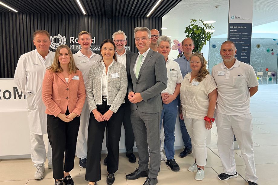 Landrat Otto Lederer (Mitte) besuchte die RoMed Klinik Wasserburg und erhielt aktuelle Klinikeinblicke. Landrat Otto Lederer (Mitte) besuchte die RoMed Klinik Wasserburg und erhielt aktuelle Klinikeinblicke.